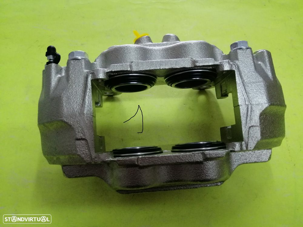 Pinças de travão roda da frente Toyota Hilux Kun125L Kun126L 2015-- - 2