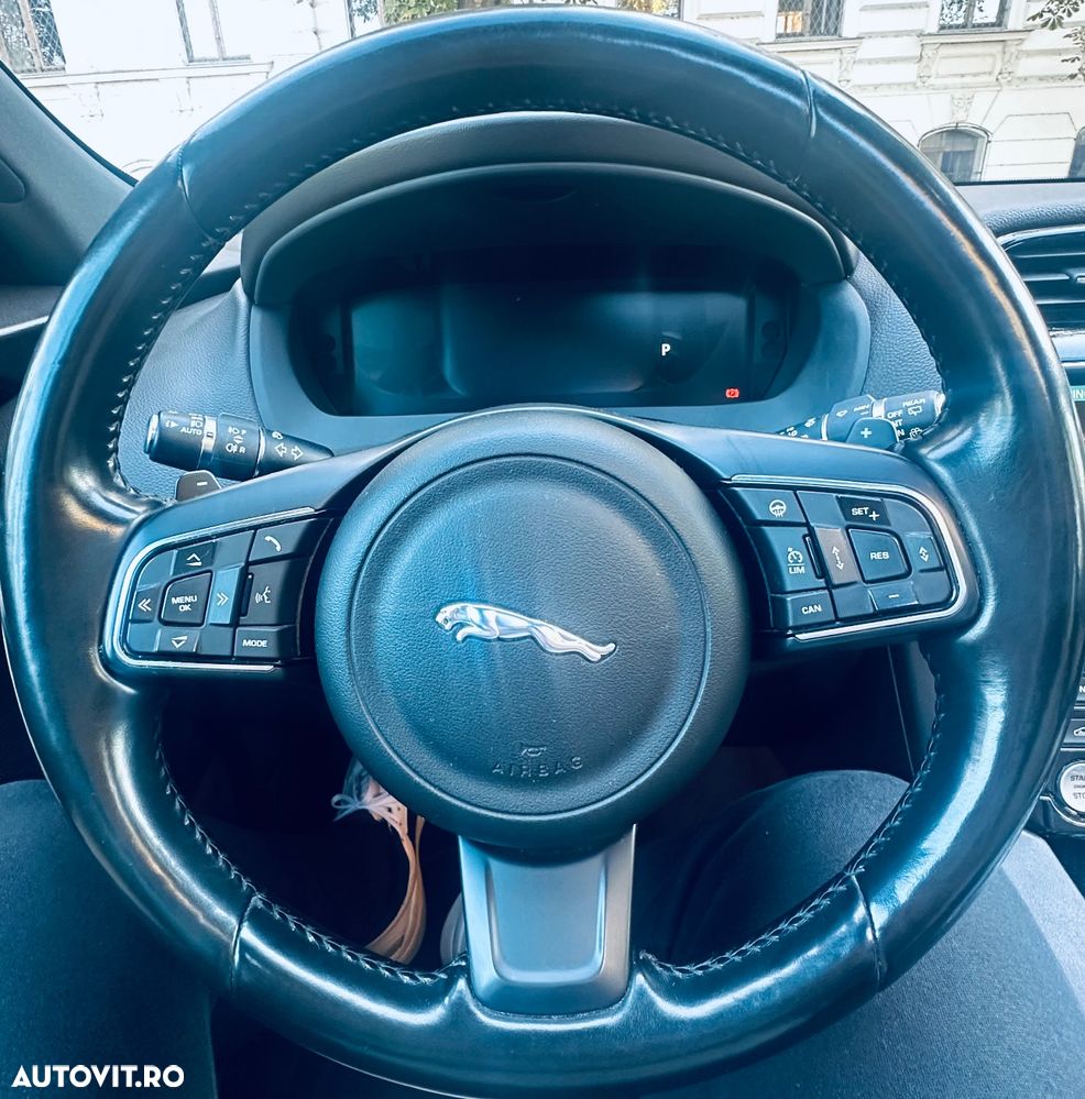 Jaguar F-Pace - 13