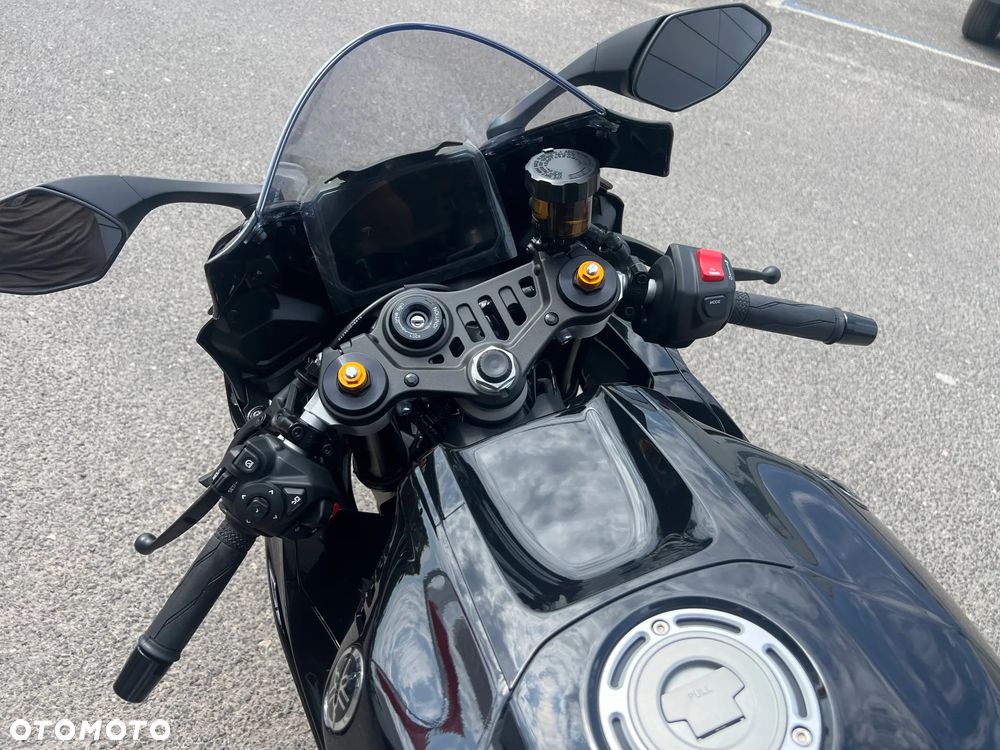 Yamaha R7 - 12