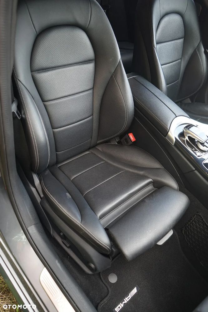 Mercedes-Benz Klasa C 300 d T 9G-TRONIC Night Edition - 24