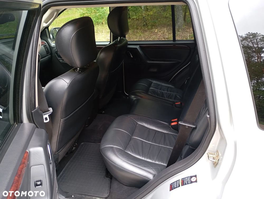 Jeep Grand Cherokee - 16