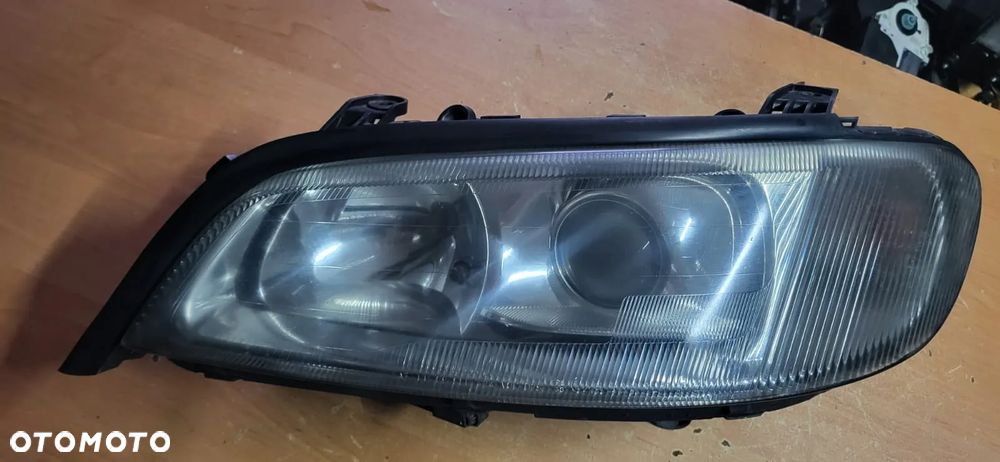 Przednia prawa lewa lampa xenon Omega B lift - 2