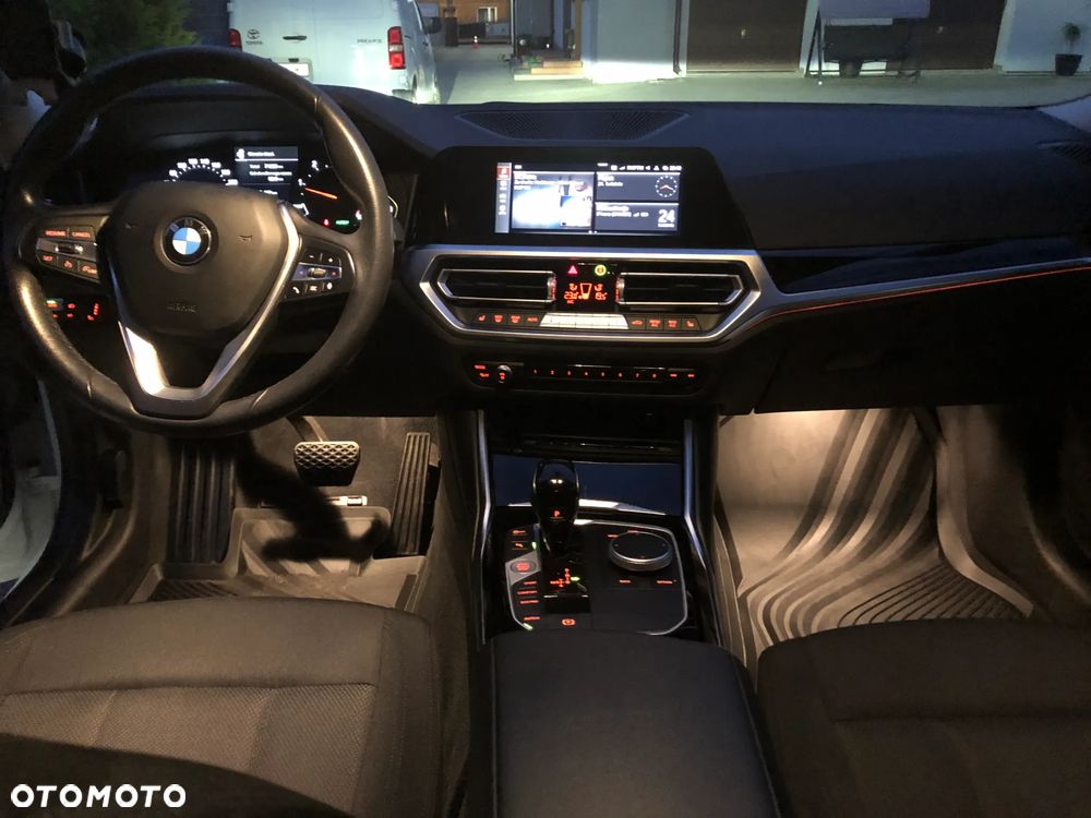 BMW Seria 3 318d MHEV Advantage - 24