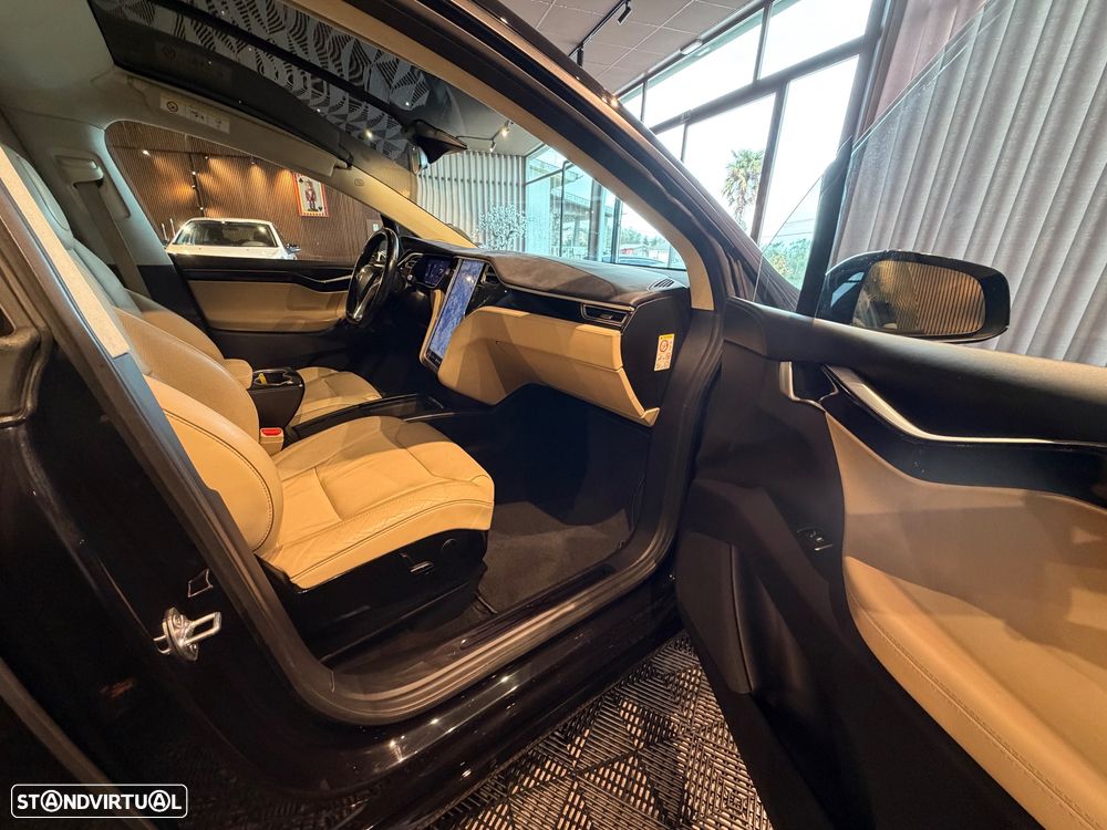 Tesla Model X P100D - 34