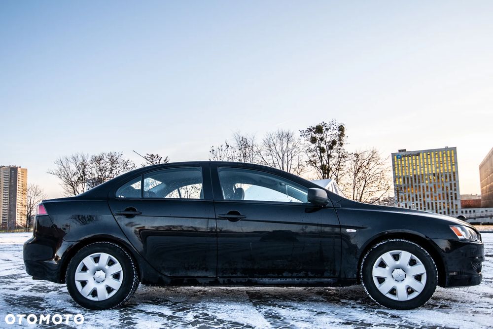 Mitsubishi Lancer 1.6 Inform - 1