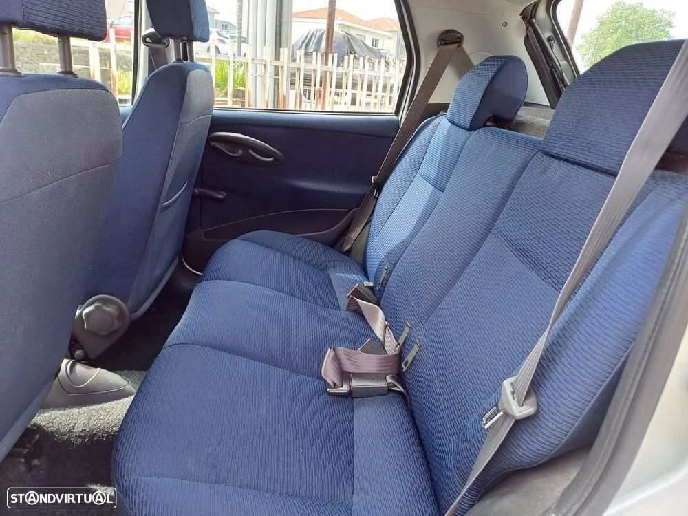 Fiat Punto 1.2 16V ELX - 12