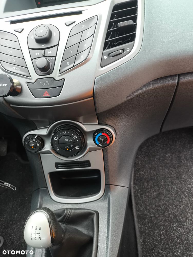 Ford Fiesta 1.25 Champions Edition - 27