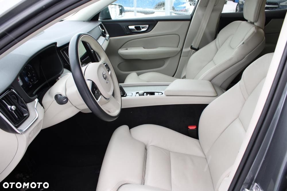 Volvo V60 Cross Country - 13