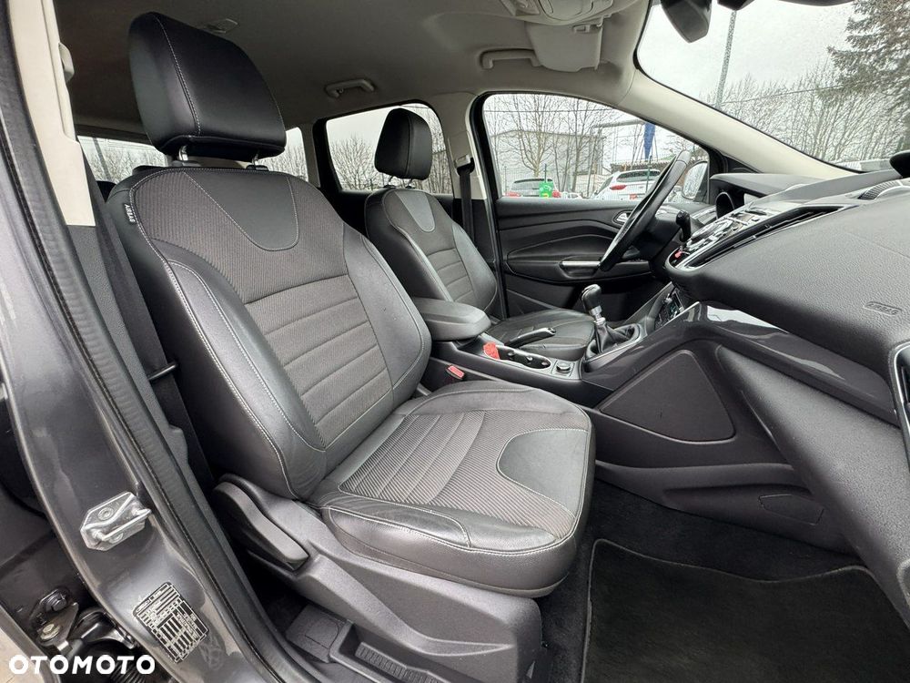 Ford Kuga 1.6 EcoBoost 2x4 Titanium - 34