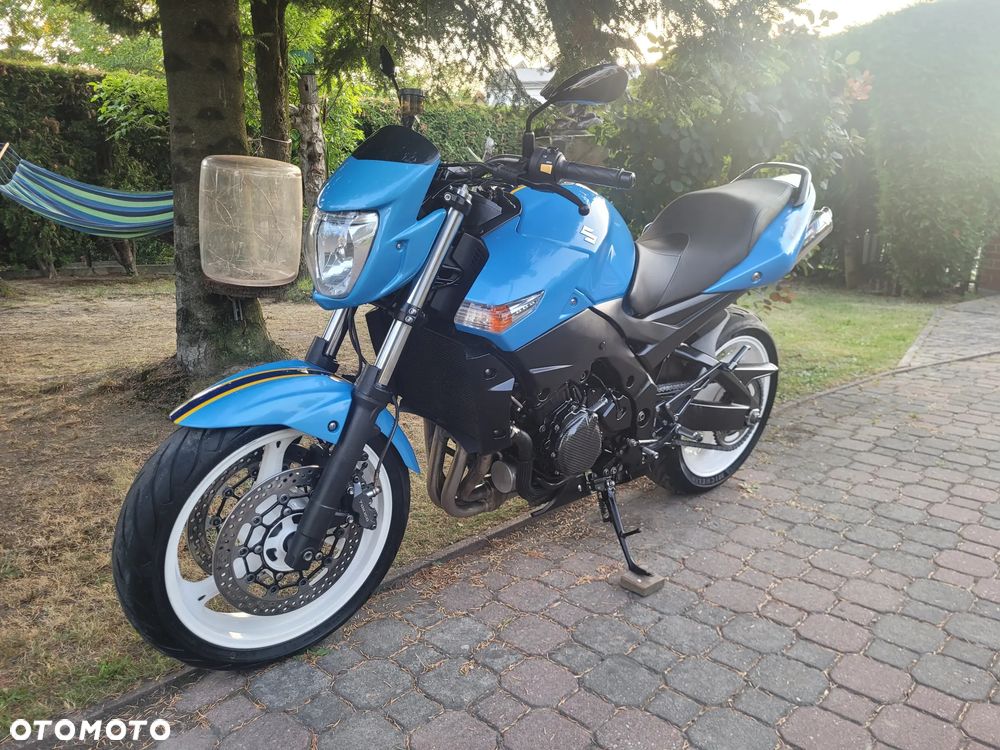 Suzuki GSR - 17