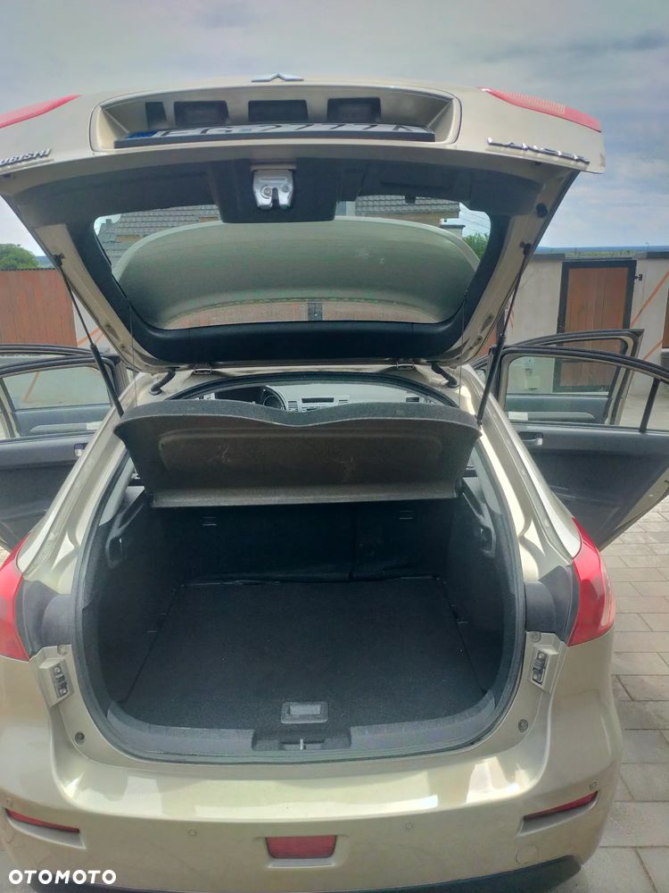 Mitsubishi Lancer 1.8 Intense - 28