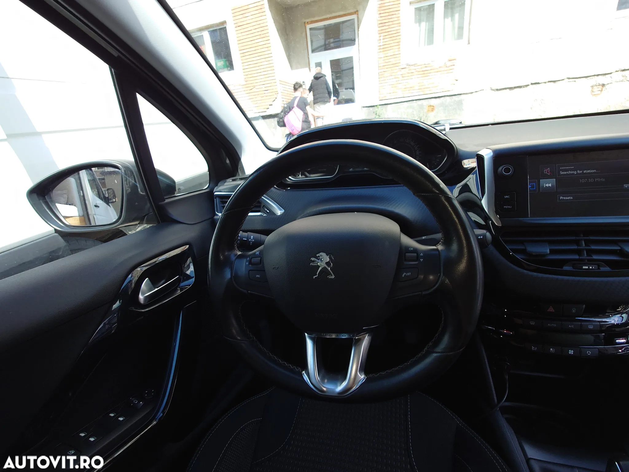 Peugeot 208 1.2 L PureTech Allure - 9