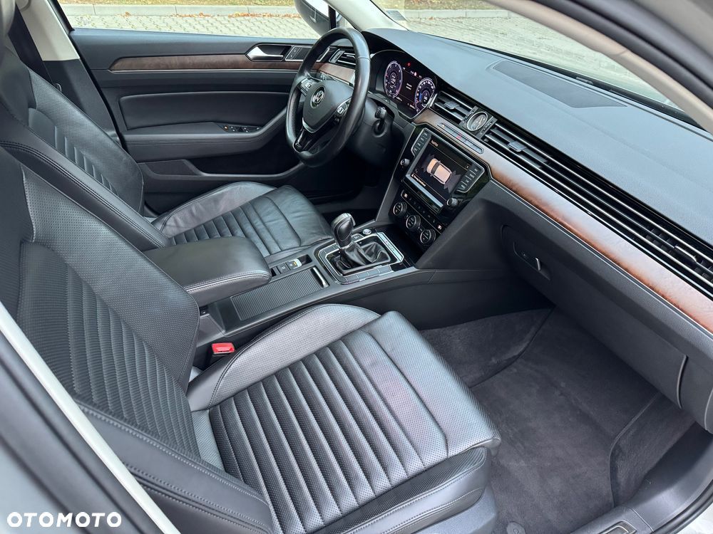 Volkswagen Passat 2.0 TDI 4Mot R-Line Edition DSG - 22