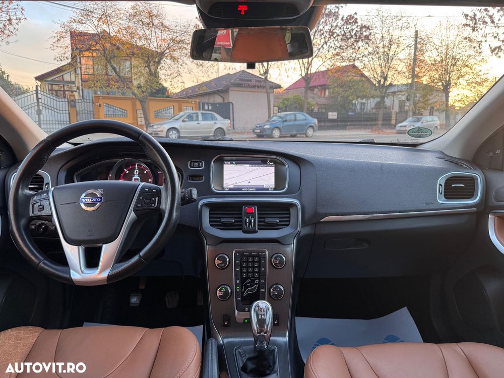 Volvo V40 Cross Country D2 Momentum - 16