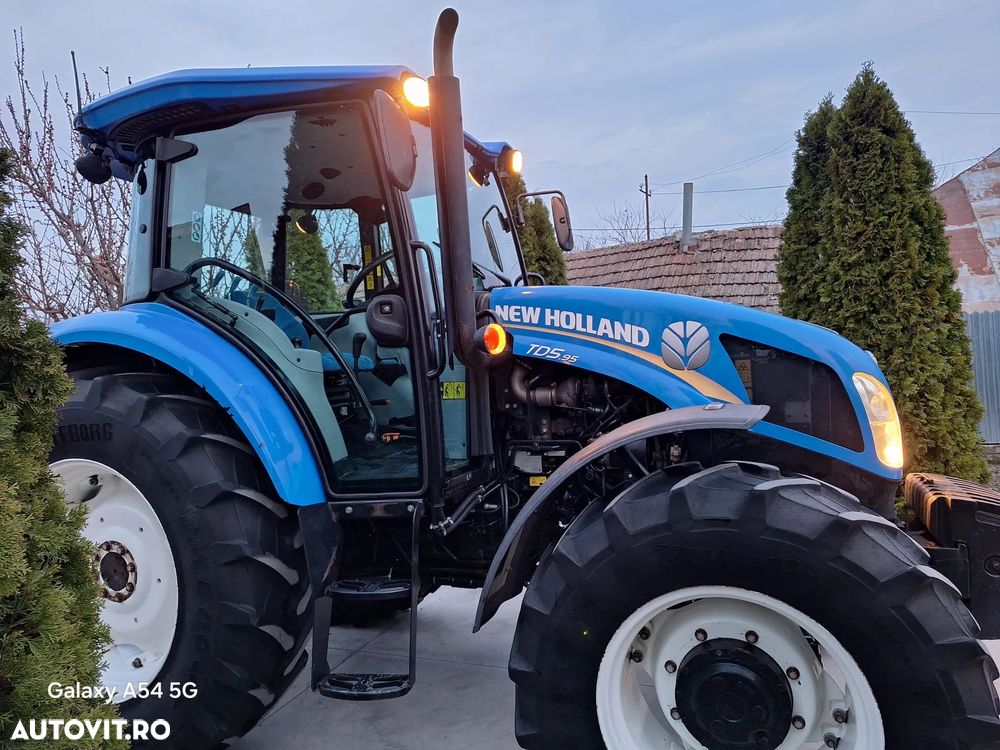 New Holland Tractor New Holland TD5.95 - 2