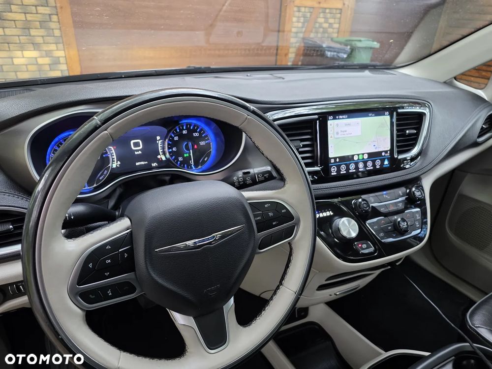 Chrysler Pacifica - 31