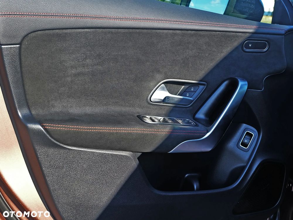Mercedes-Benz CLA 180 7G-DCT AMG Line - 22