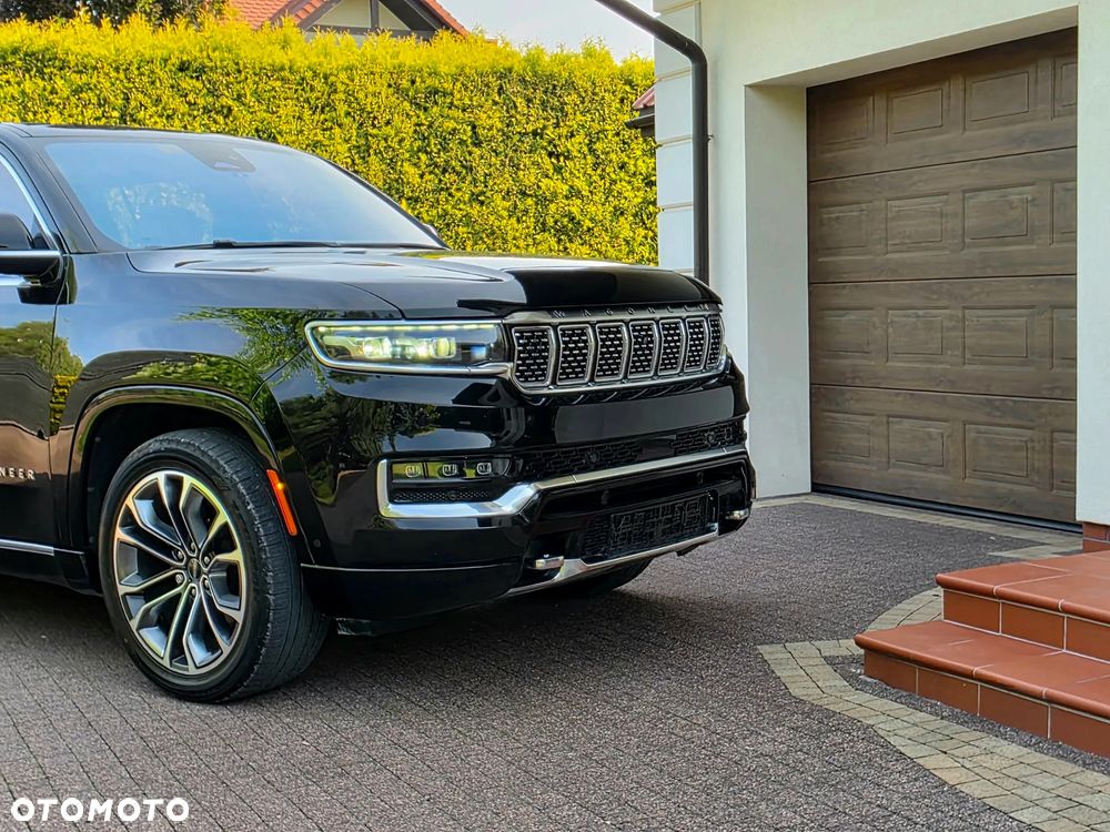 Jeep Grand Wagoneer - 19