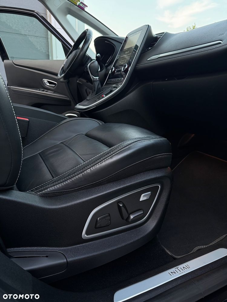 Renault Grand Scenic - 17