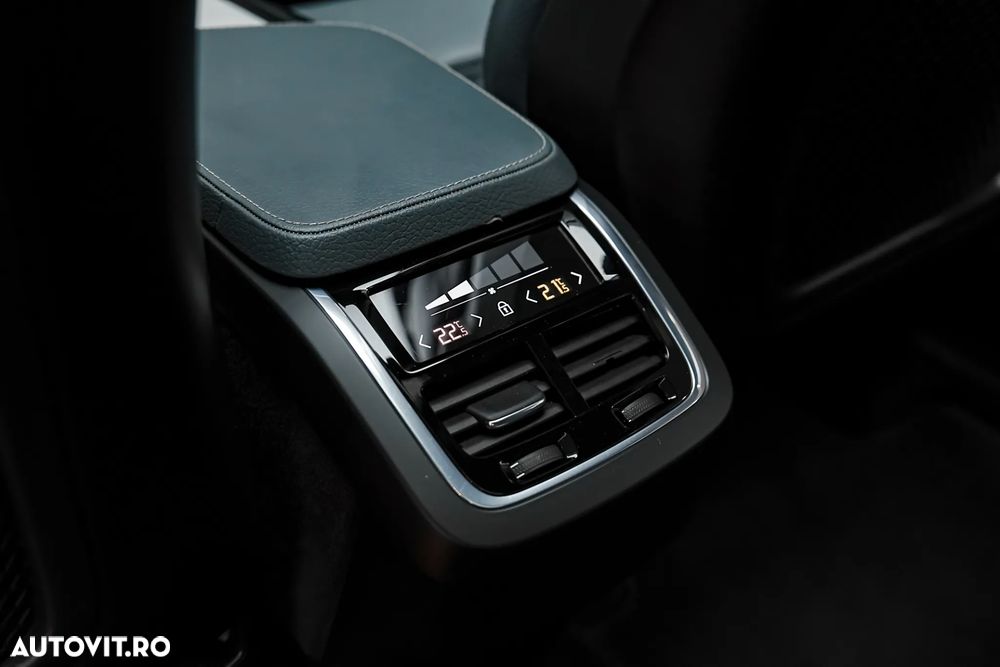 Volvo XC 90 B5 D AWD Geartronic Momentum Pro - 36