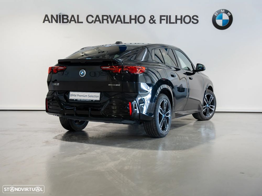 BMW iX2 eDrive20 Pack Desportivo M - 4