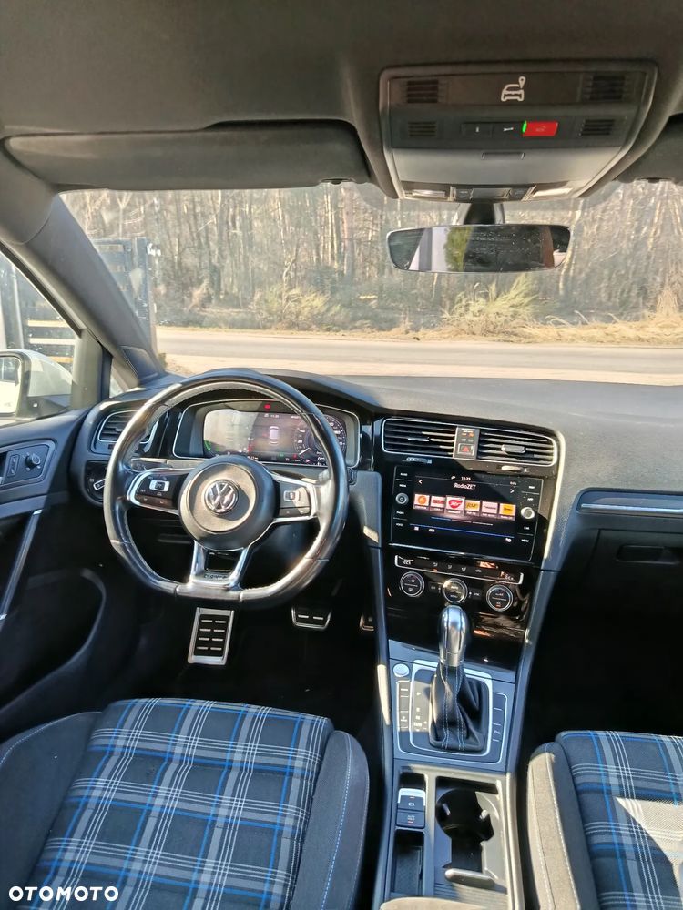 Volkswagen Golf - 18