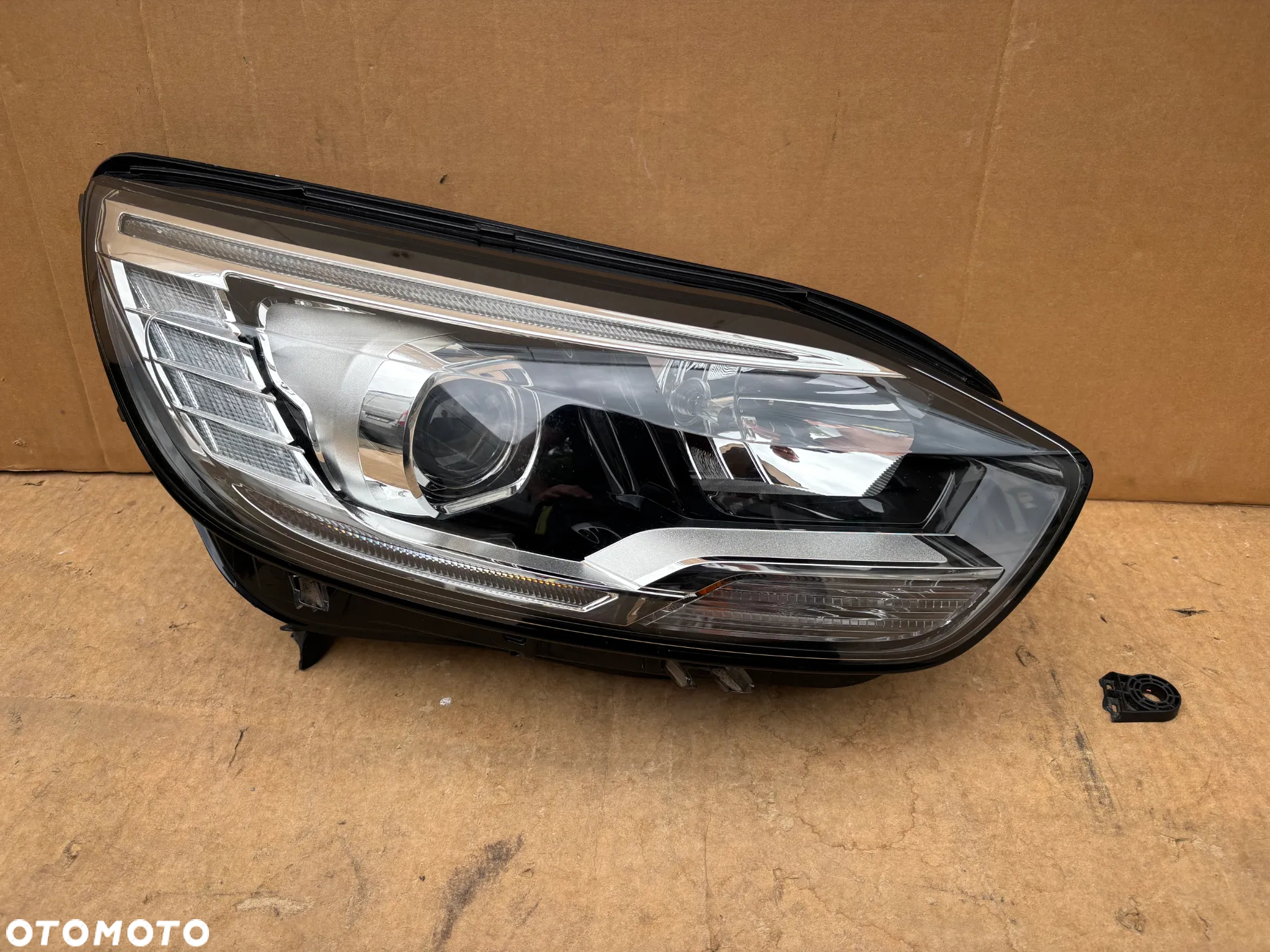 Oryginalna Lampa Przednia Prawa Renault Scenic IV 4 260101685R H7 Led Europejska - 3