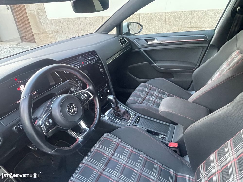 VW Golf 2.0 TSI GTI Clubsport DSG - 2