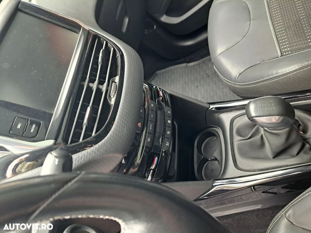 Peugeot 2008 1.2 L PureTech Turbo S&S Allure - 13