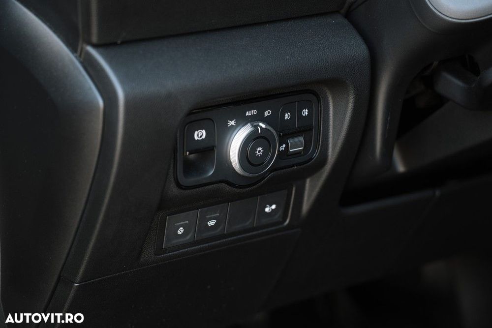 Mercedes-Benz EQT - 32