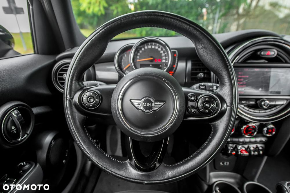 MINI Cooper Essential Trim - 18