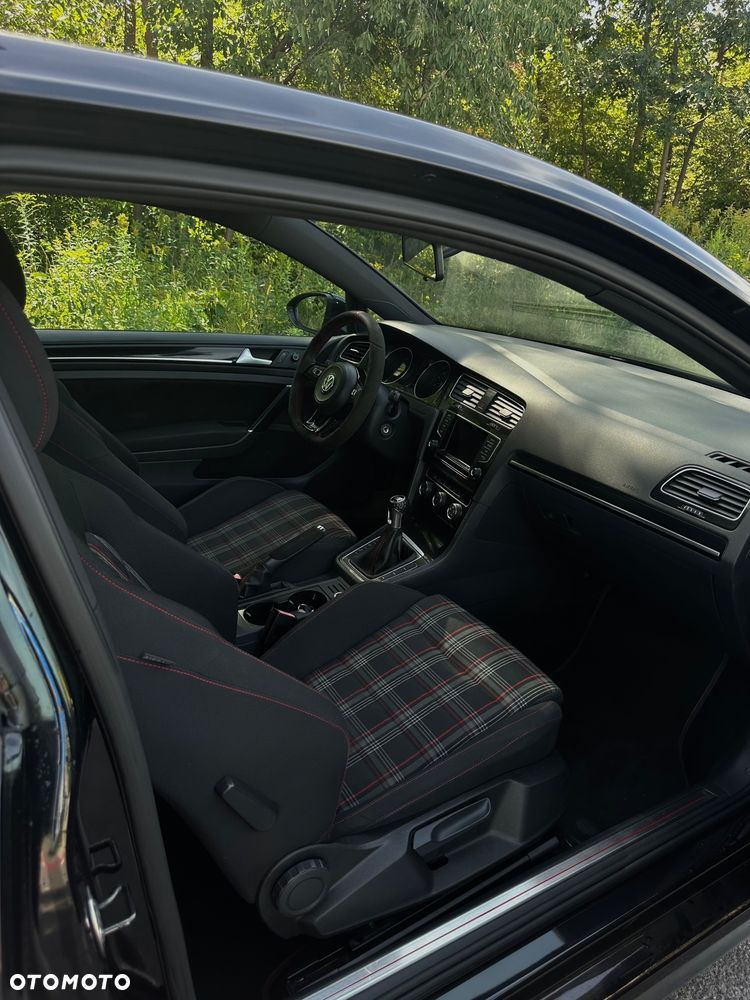 Volkswagen Golf 2.0 GTI - 26