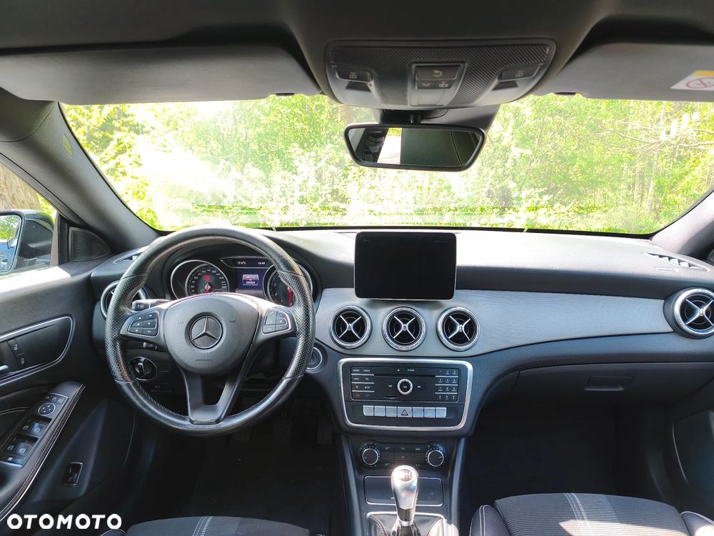 Mercedes-Benz CLA 180 AMG Line - 15