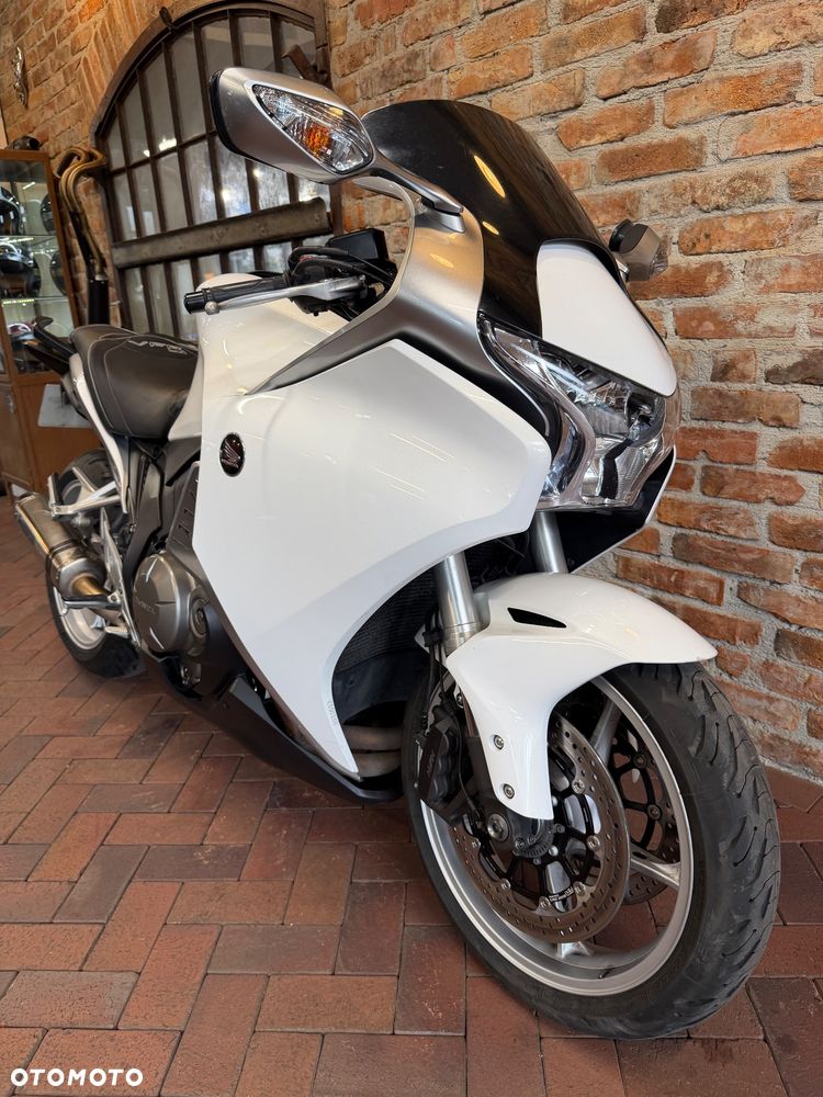 Honda VFR - 16