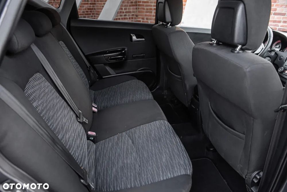 Kia Ceed - 24