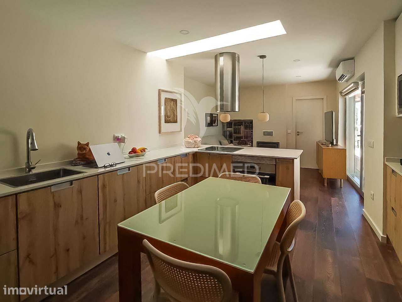 Moradia T4 Totalmente Renovada com 2 Suites, Garagem e Espaço Exter... - Grande imagem: 2/17
