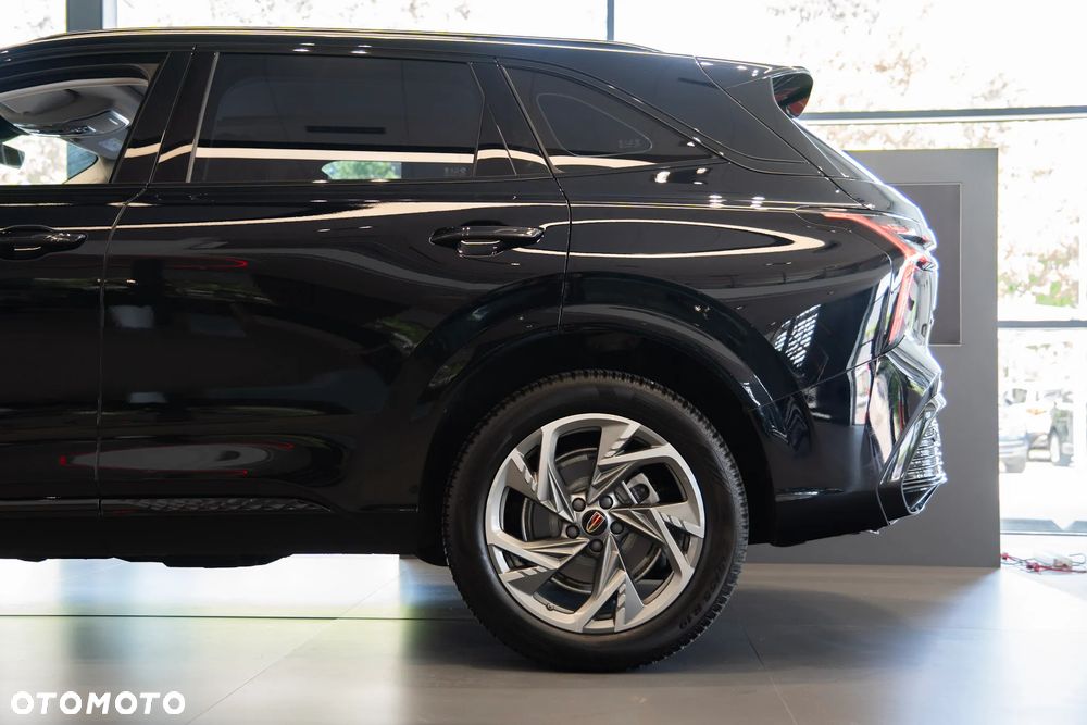 Hongqi HS3 - 10