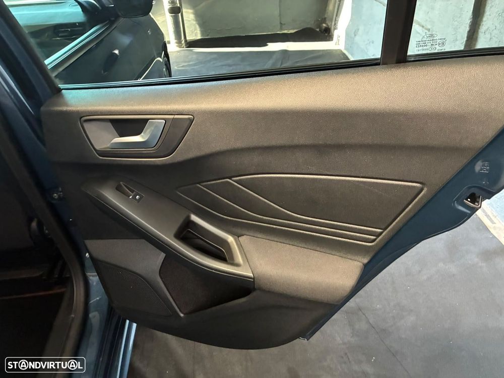Ford Focus 1.0 EcoBoost MHEV ST-Line - 43