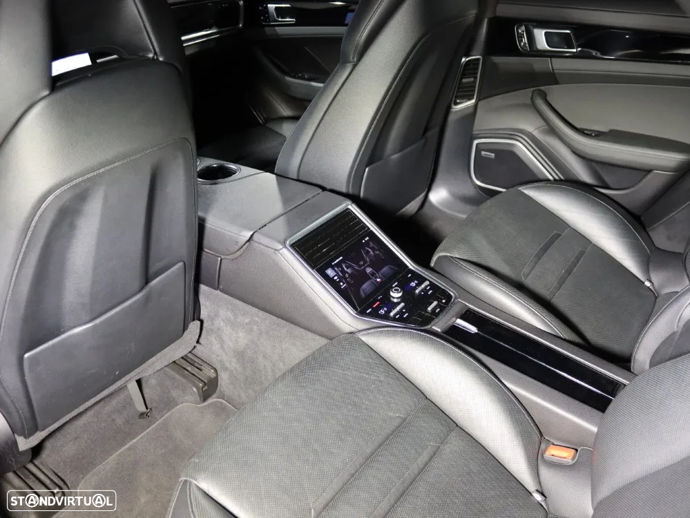 Porsche Panamera 4 E-Hybrid - 16