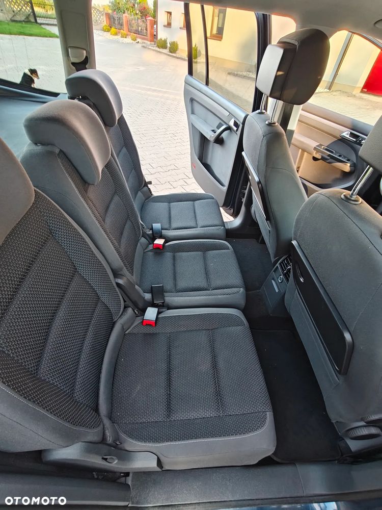 Volkswagen Touran - 16