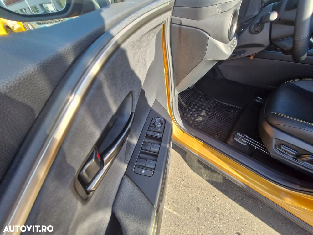 TOYOTA C-HR 2023 — imagine 11