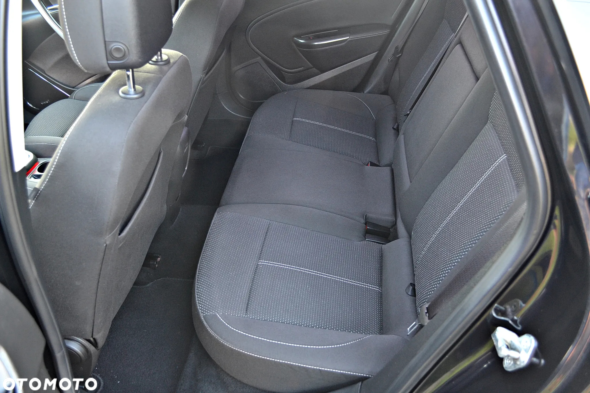 Opel Astra 1.6 Turbo Sport - 28