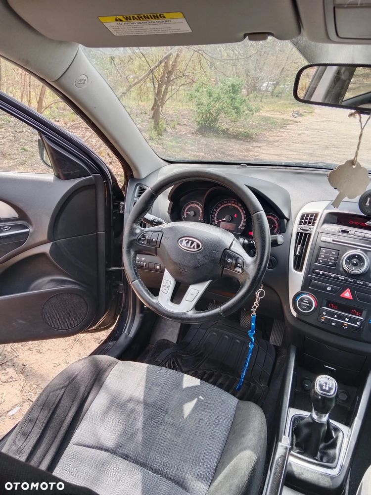 Kia Ceed 1.6 L - 9