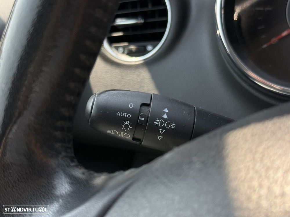 Peugeot 5008 1.2 PureTech Style — fotografia 8