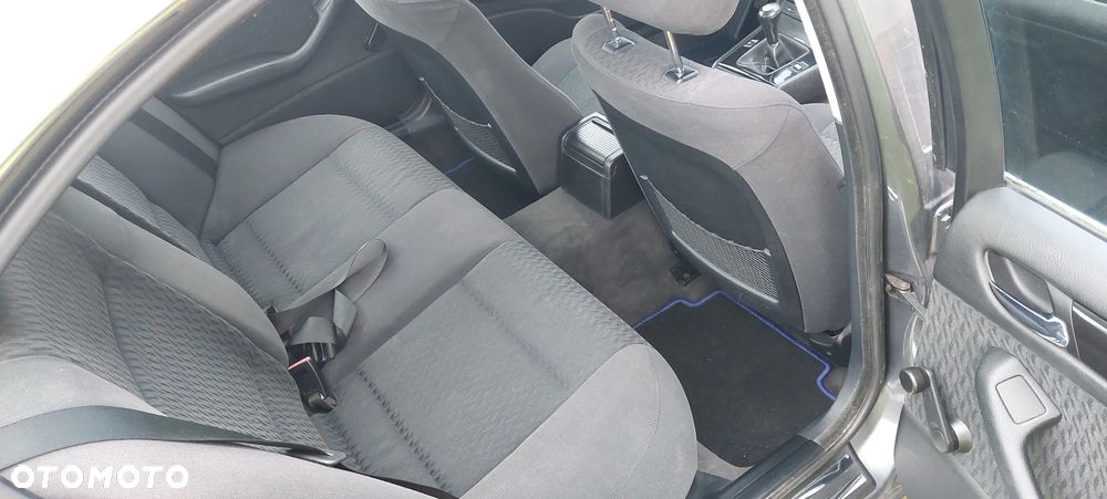 BMW Seria 3 323i - 14