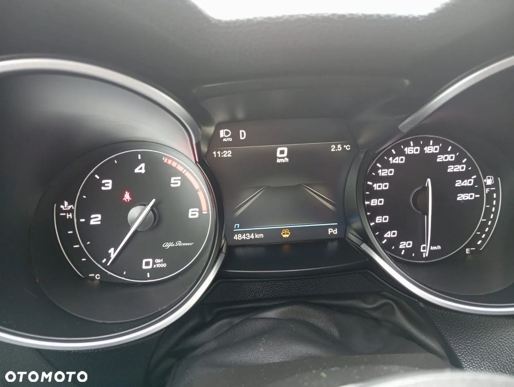 Alfa Romeo Stelvio 2.2 16V AT8 - 6