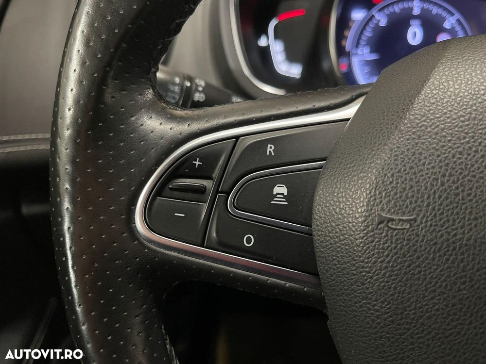 Renault Grand Scenic - 29