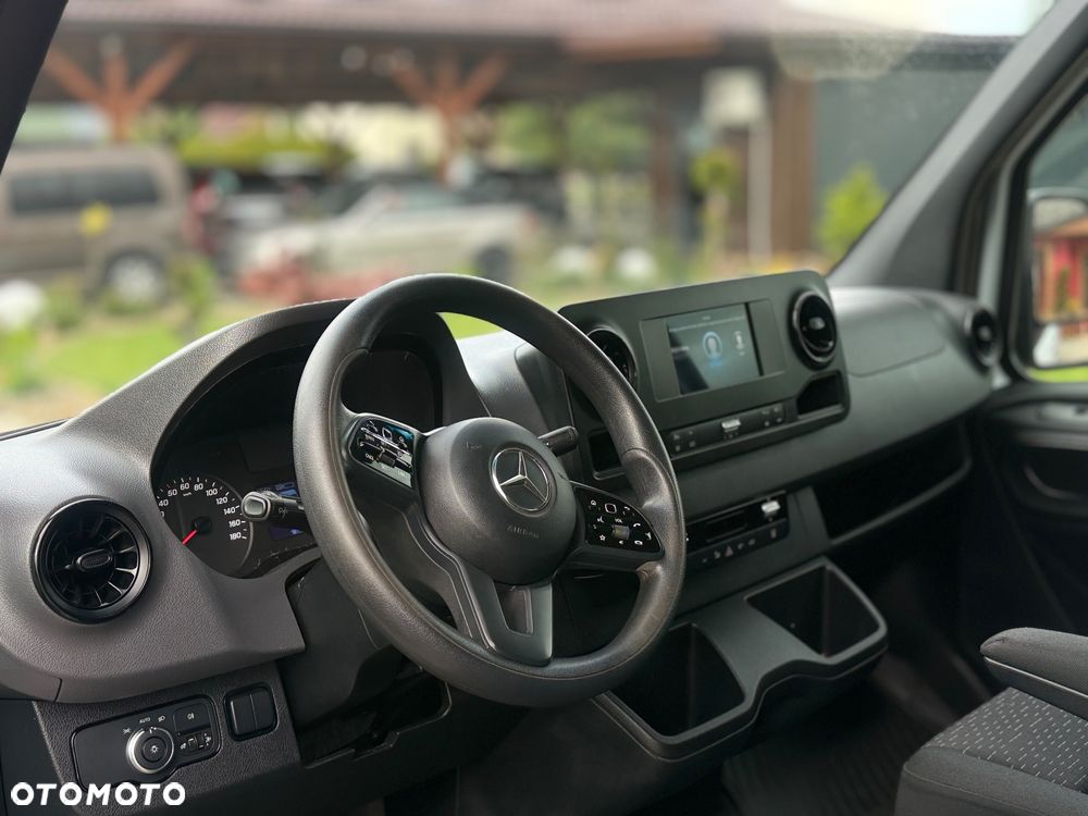 Mercedes-Benz Sprinter - 14