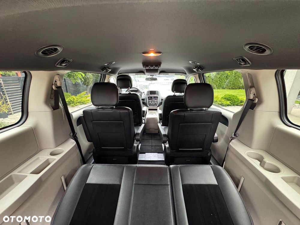 Dodge Grand Caravan - 5
