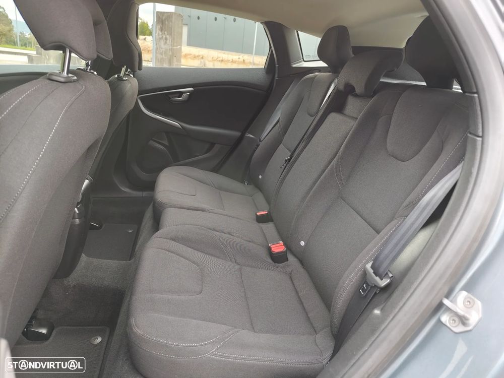 Volvo V40 D2 Momentum - 14